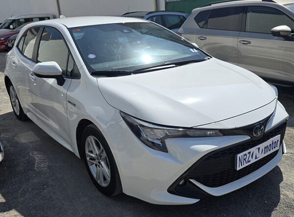 TOYOTA Corolla 1.8 125H BUSINESS PLUS ECVT1